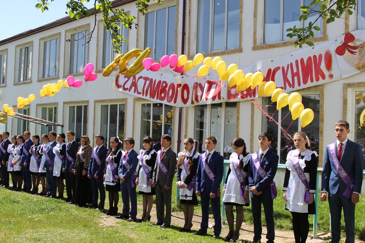 Последний звонок прозвенел для более 400 учащихся школ Хунзахского района